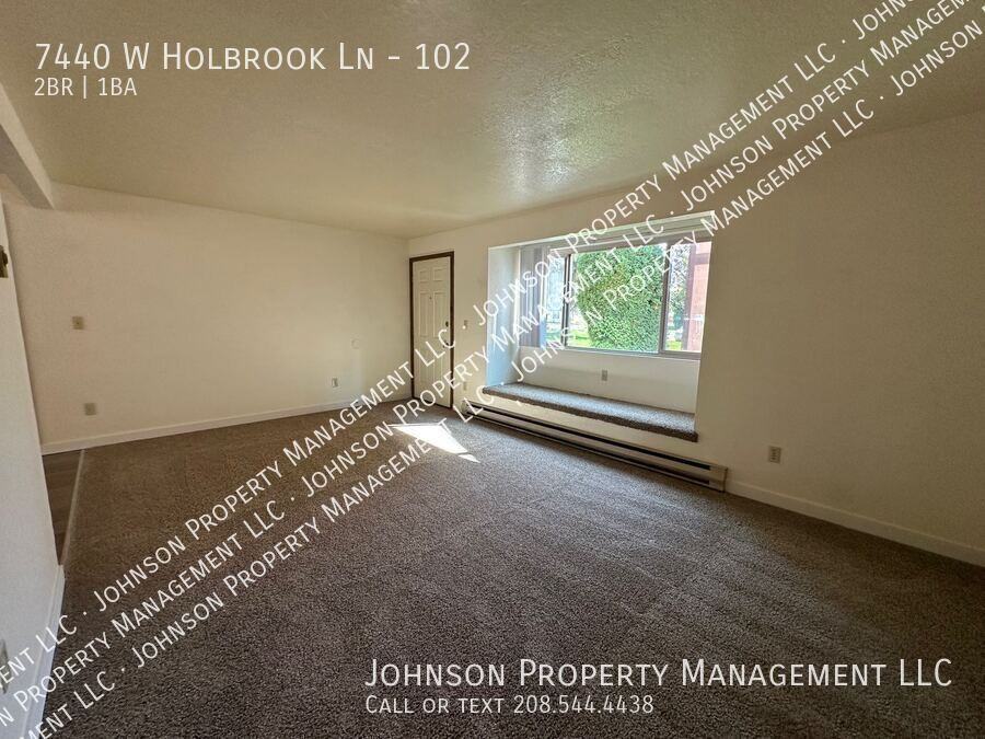 7440 W Holbrook Ln #102 - Photo 7 of 12
