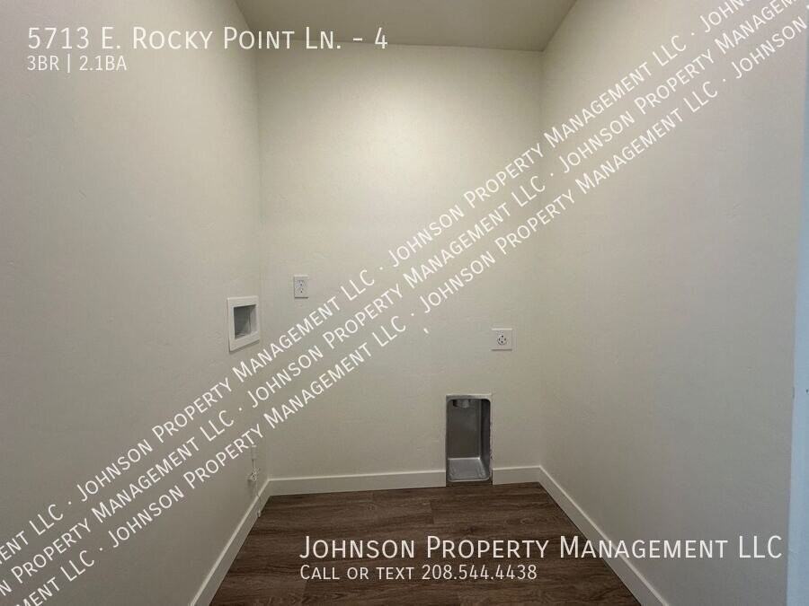 5713 E Rocky Point Ln #4 - Photo 5 of 20