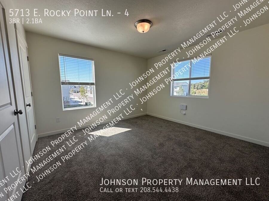 5713 E Rocky Point Ln #4 - Photo 6 of 20
