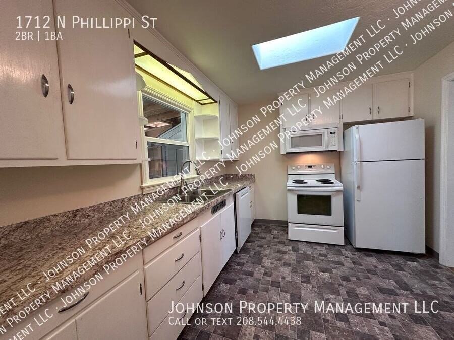1712 N Phillippi St - Photo 2 of 17