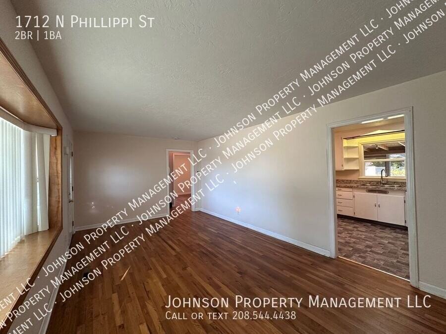1712 N Phillippi St - Photo 4 of 17