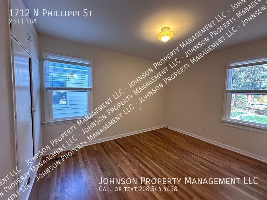 1712 N Phillippi St - Photo 5 of 17