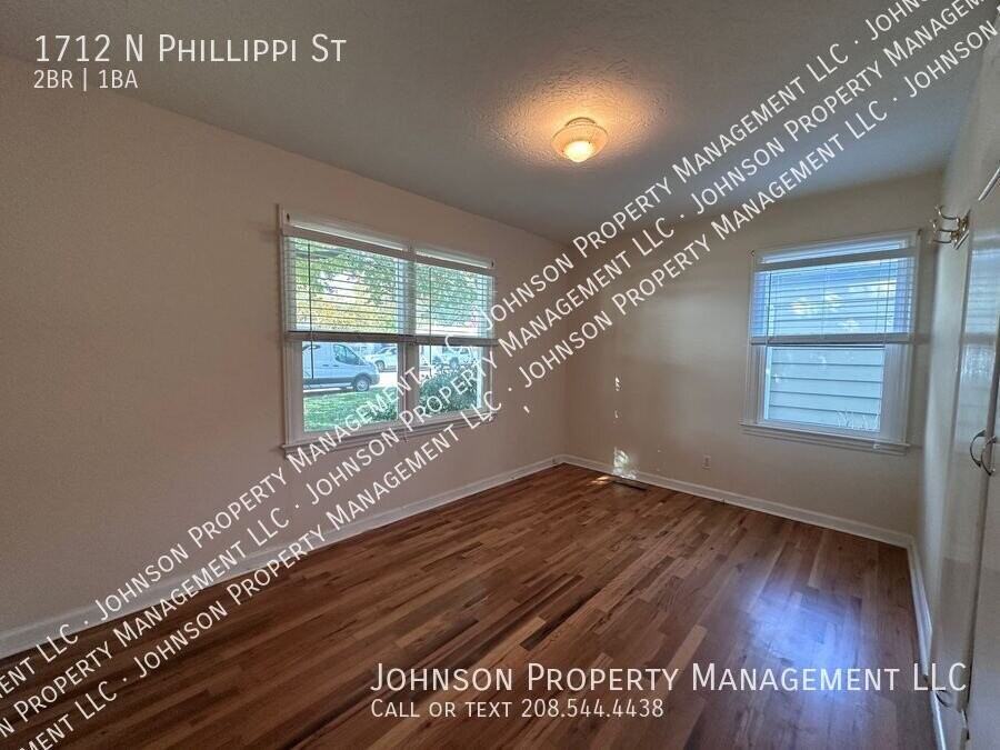 1712 N Phillippi St - Photo 6 of 17