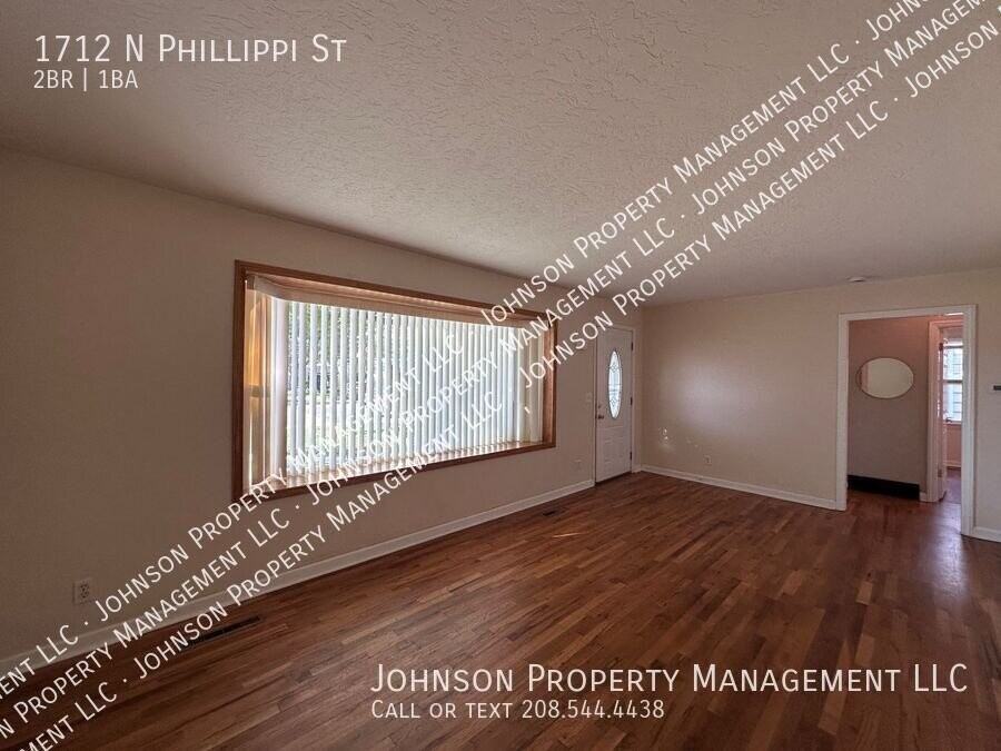 1712 N Phillippi St - Photo 7 of 17