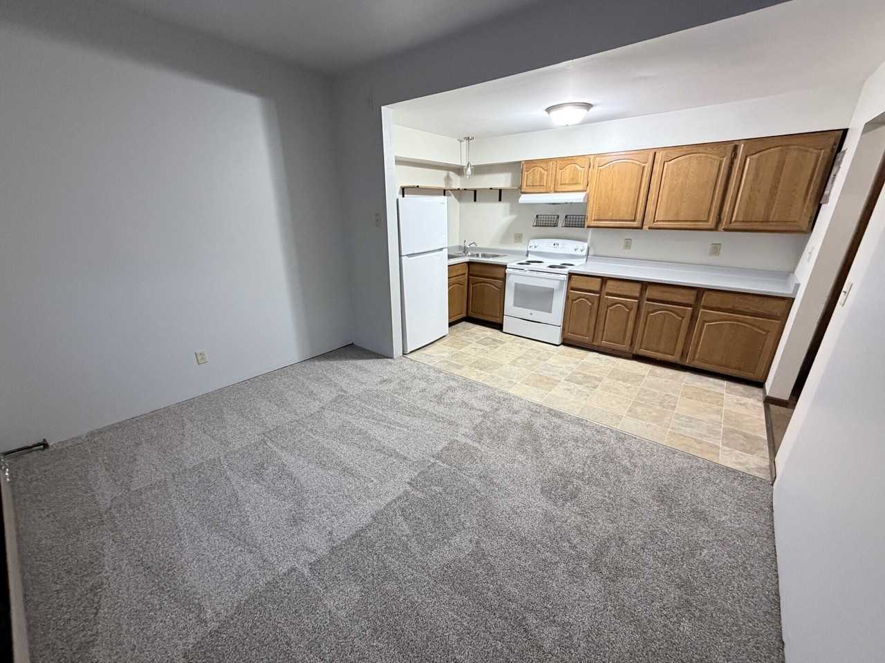 1422 Weeks Ave #3 - Photo 3 of 7