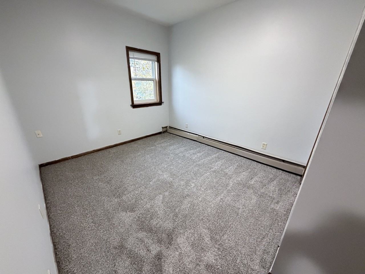 1422 Weeks Ave #3 - Photo 6 of 7