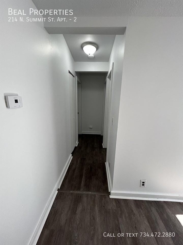 214 N Summit St #2 - Photo 7 of 11