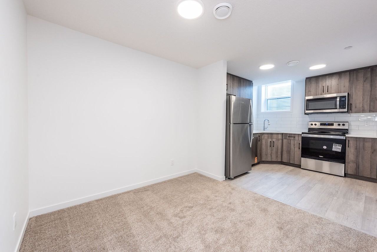 400 Hotchkiss Dr Se - Photo 3 of 15