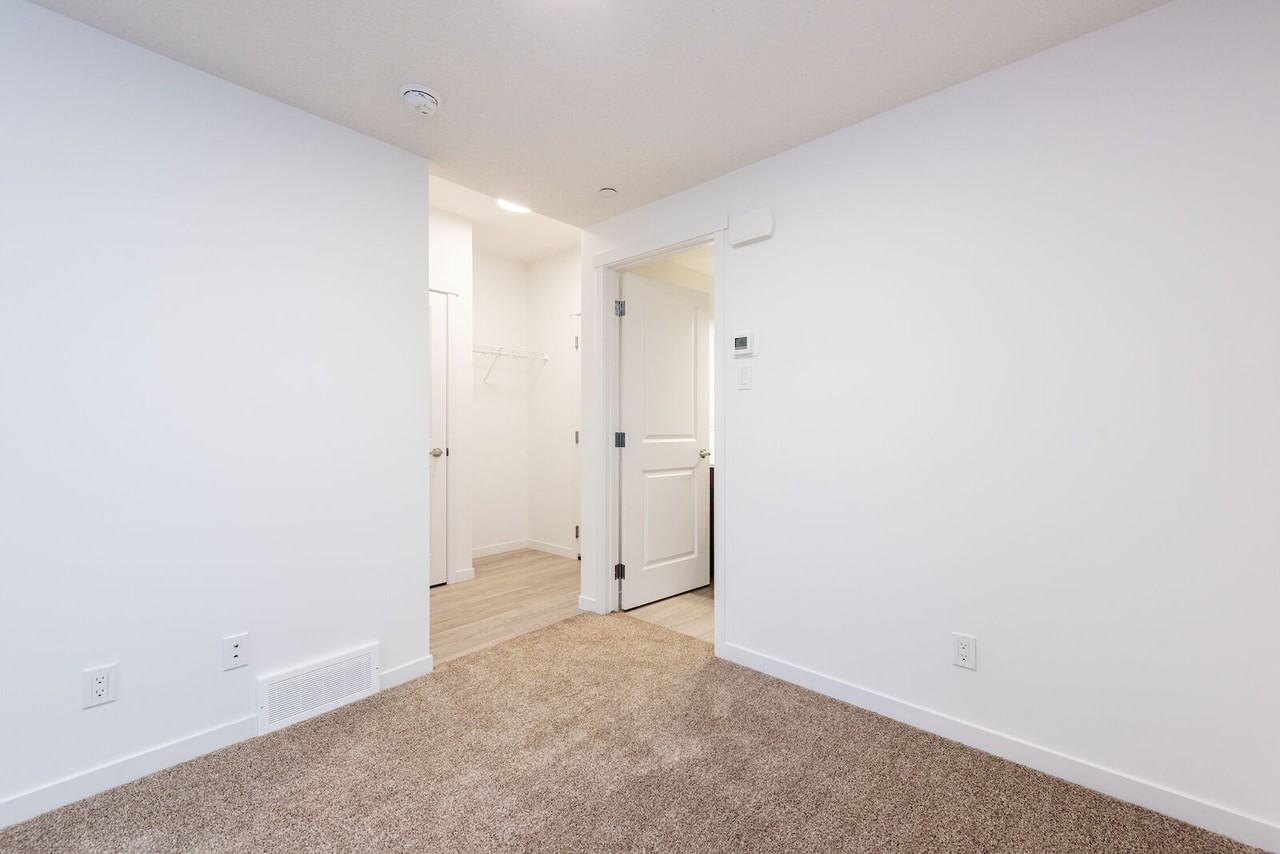 400 Hotchkiss Dr Se - Photo 4 of 15