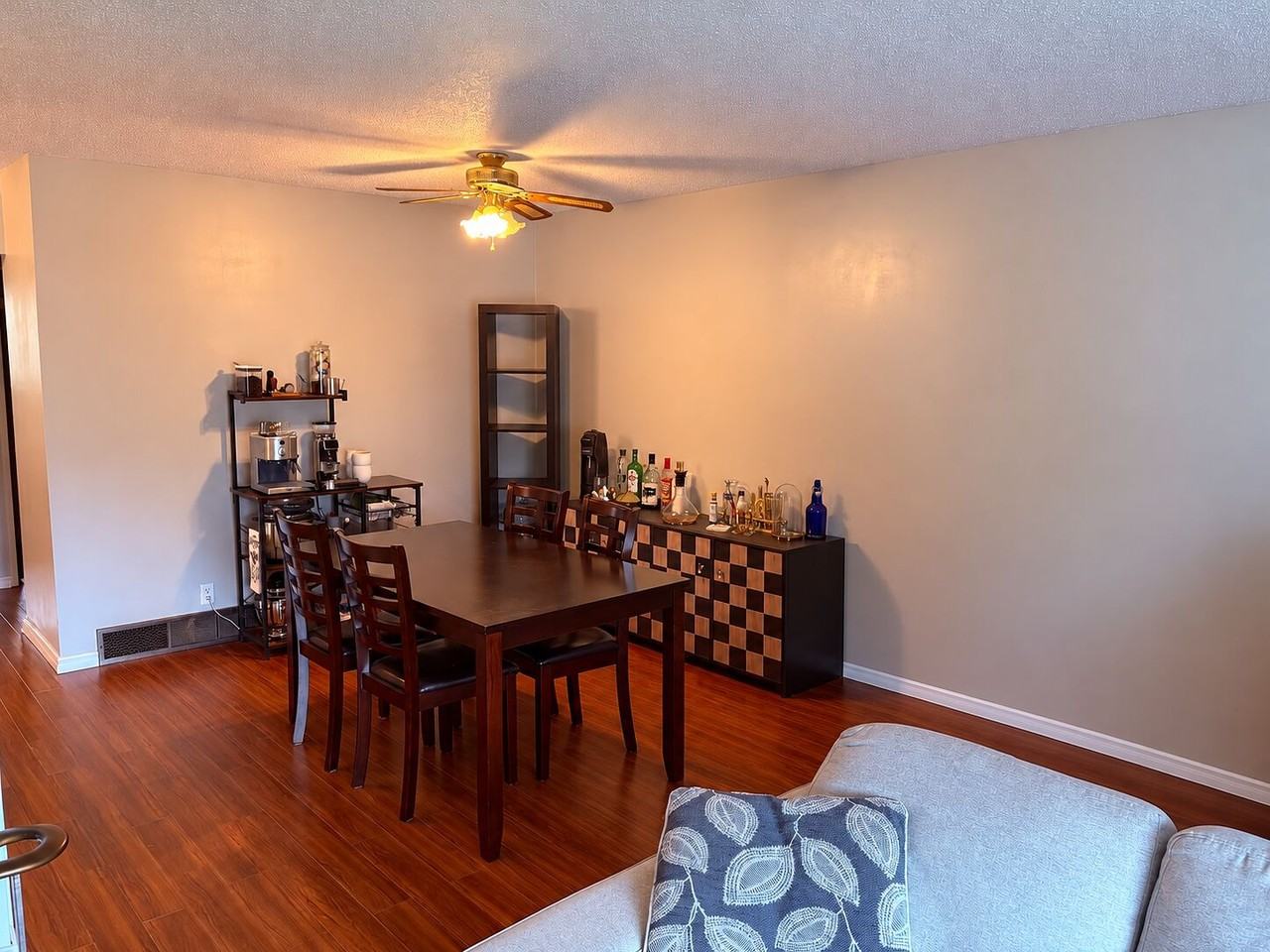 4620 80 St Nw - Photo 6 of 26