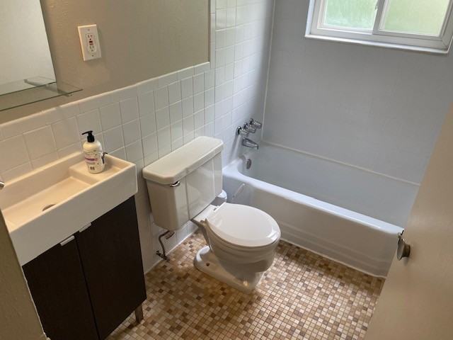 2017 Bellevue Ave #4 - Photo 5 of 9