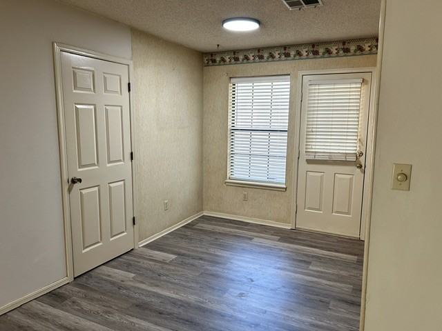 1317 Southridge Ct - Photo 4 of 9