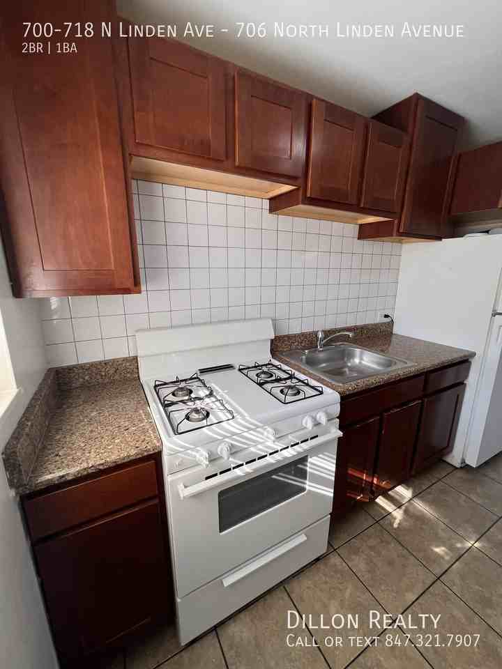 700 N Linden Ave - Photo 4 of 13