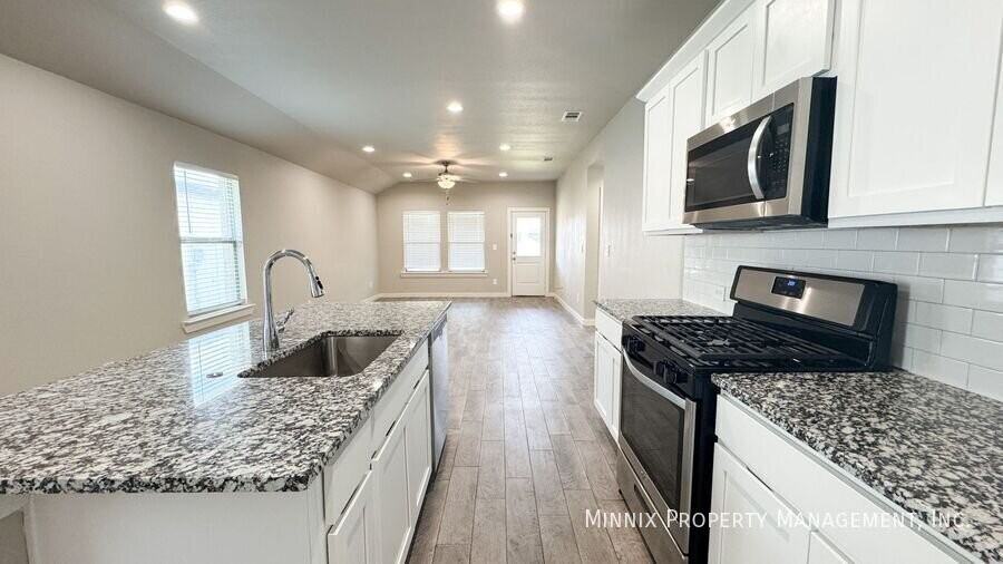 4706 126th St - Photo 5 of 39