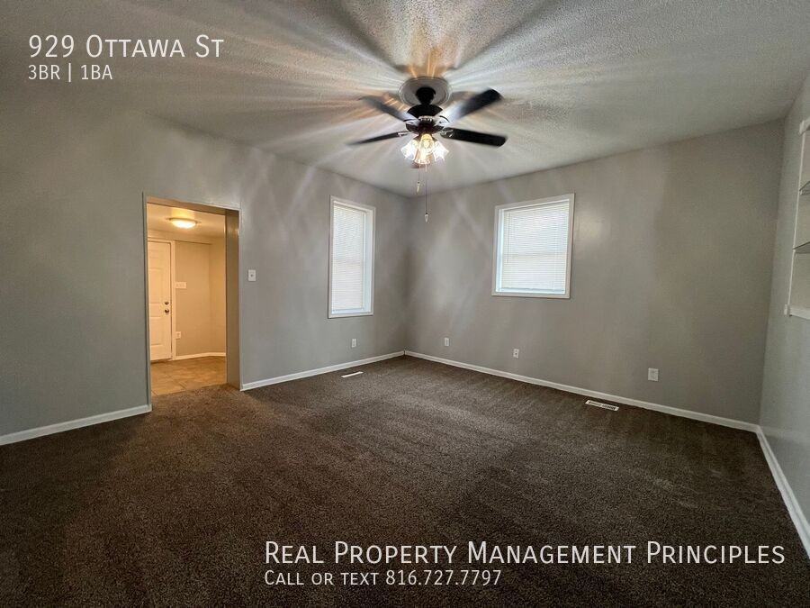 929 Ottawa St - Photo 3 of 12