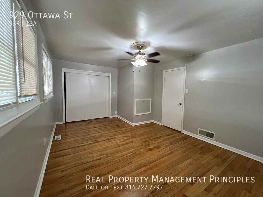 929 Ottawa St - Photo 7 of 12