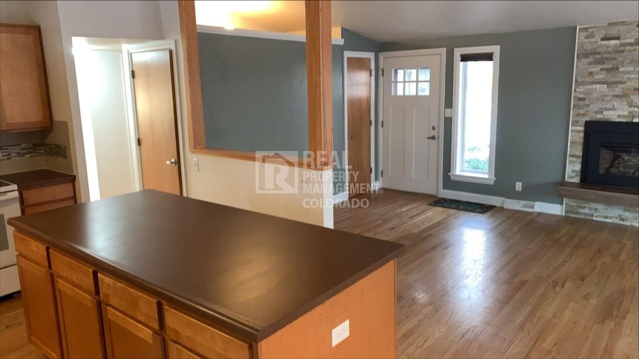 1365 Quentin St - Photo 2 of 18