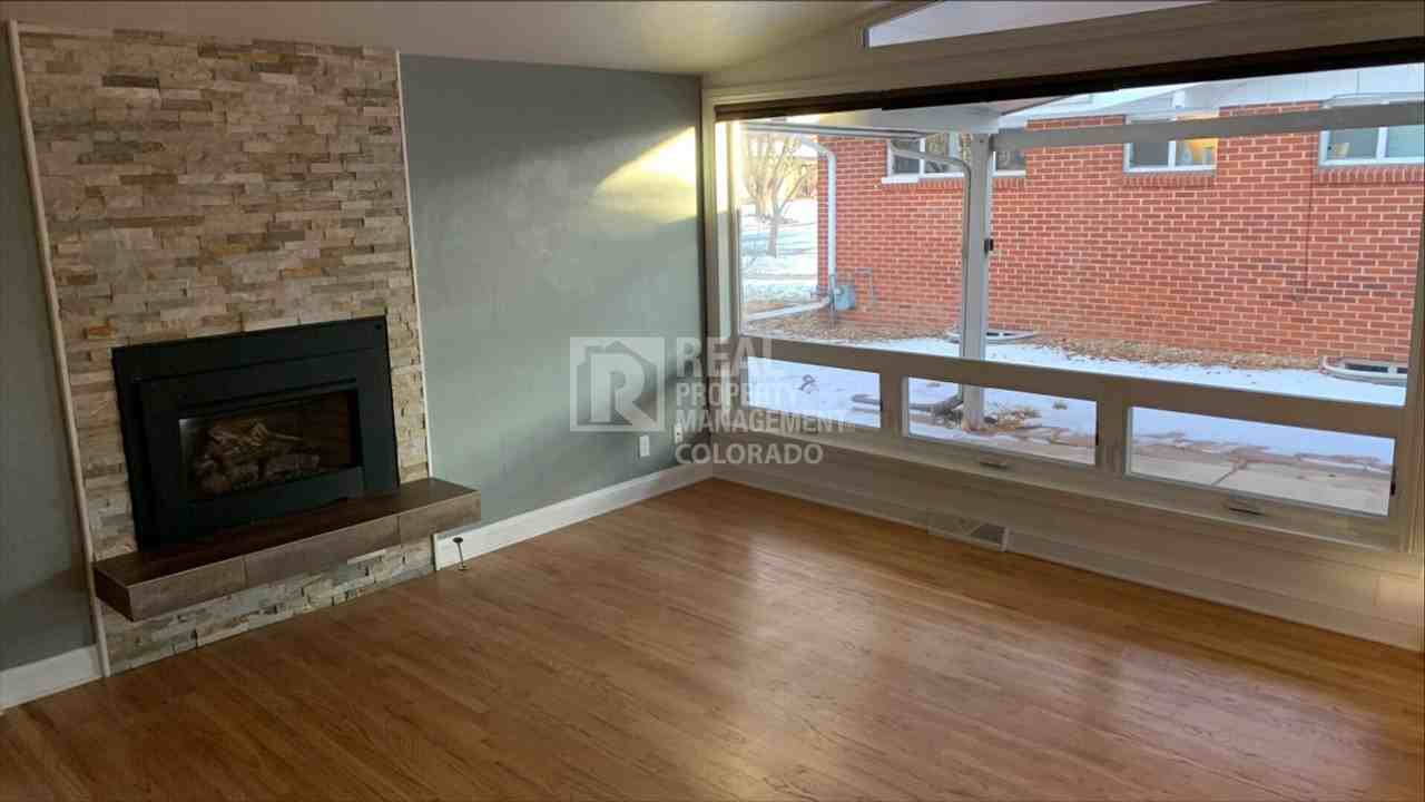 1365 Quentin St - Photo 3 of 18