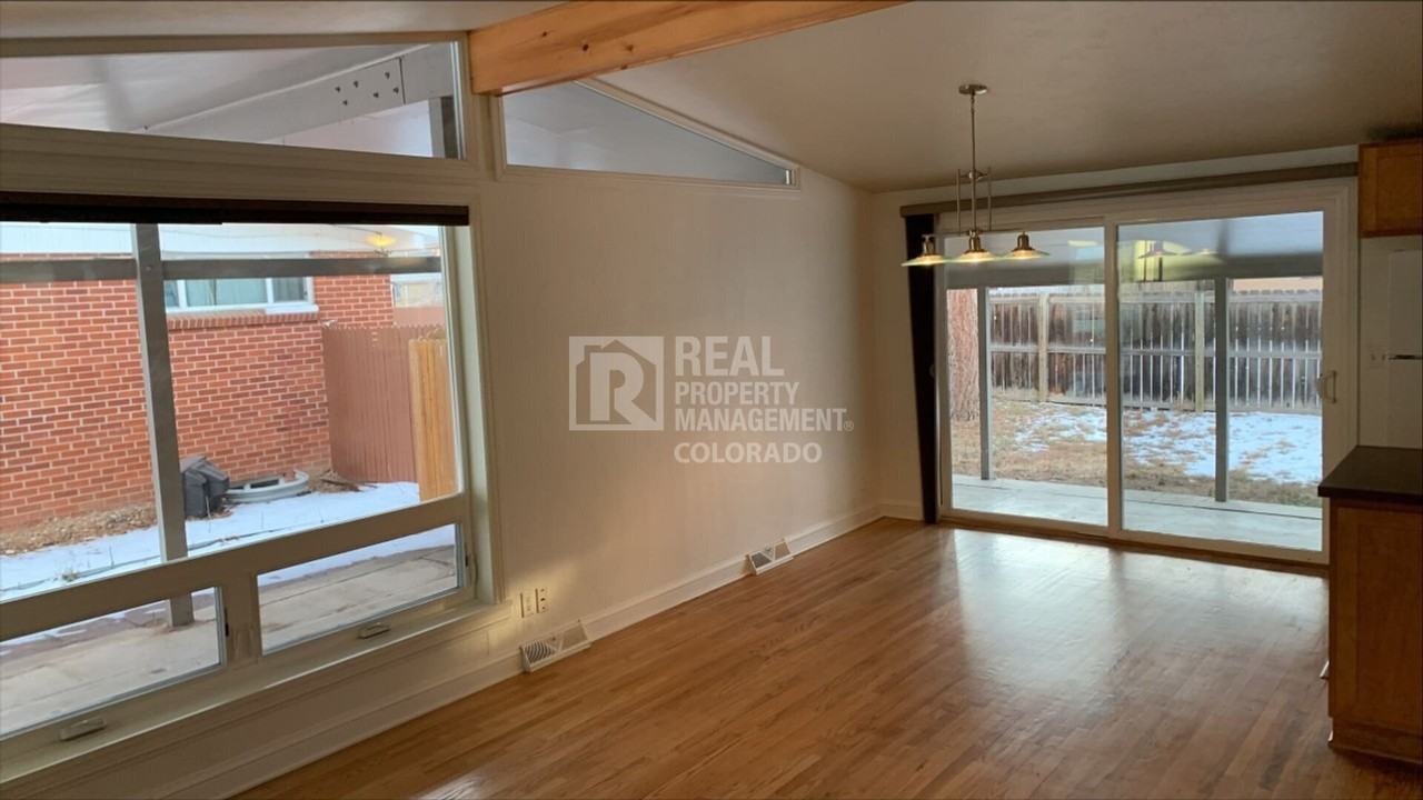 1365 Quentin St - Photo 4 of 18