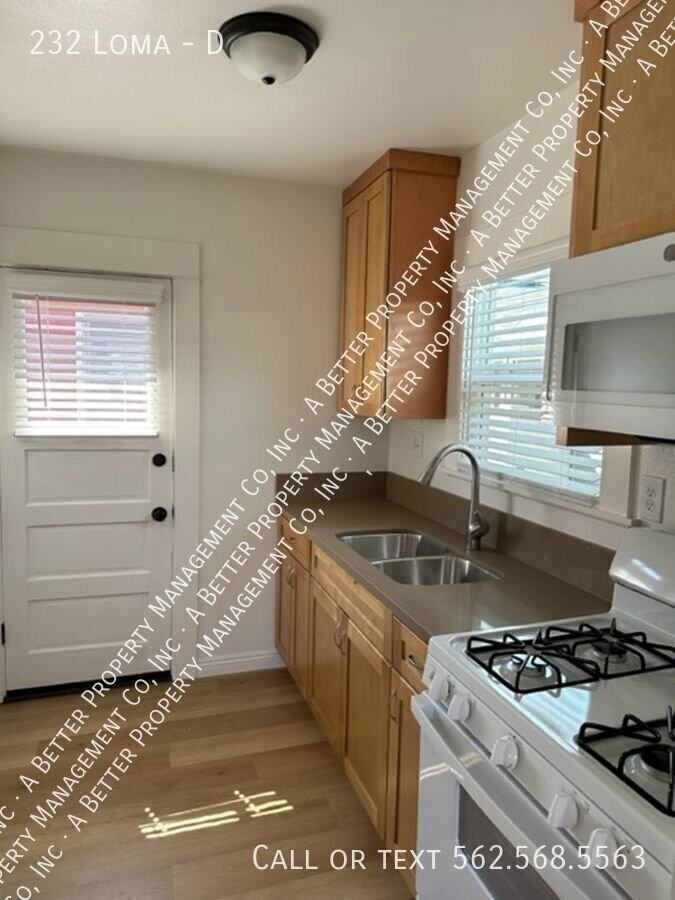 232 Loma Ave #D
