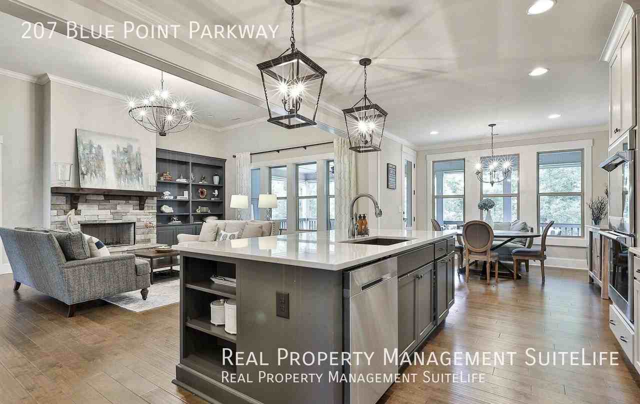 207 Blue Point Pkwy - Photo 3 of 28