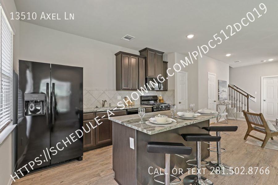 13510 Axel Ln - Photo 3 of 36