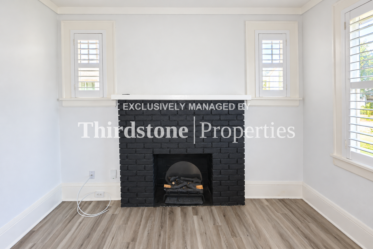 2648 Ernest St - Photo 3 of 27