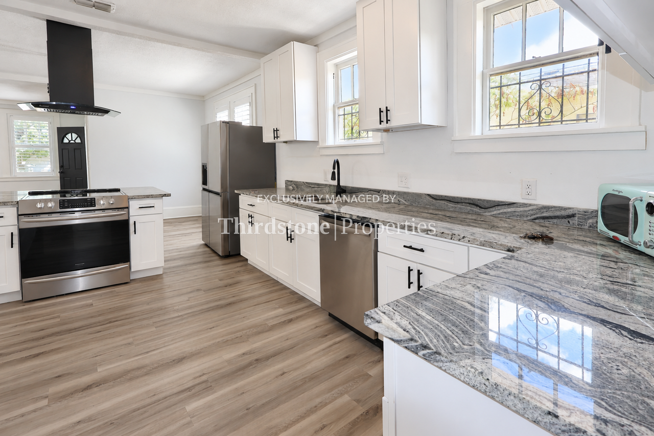 2648 Ernest St - Photo 4 of 27