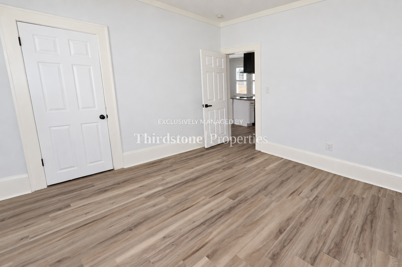2648 Ernest St - Photo 6 of 27
