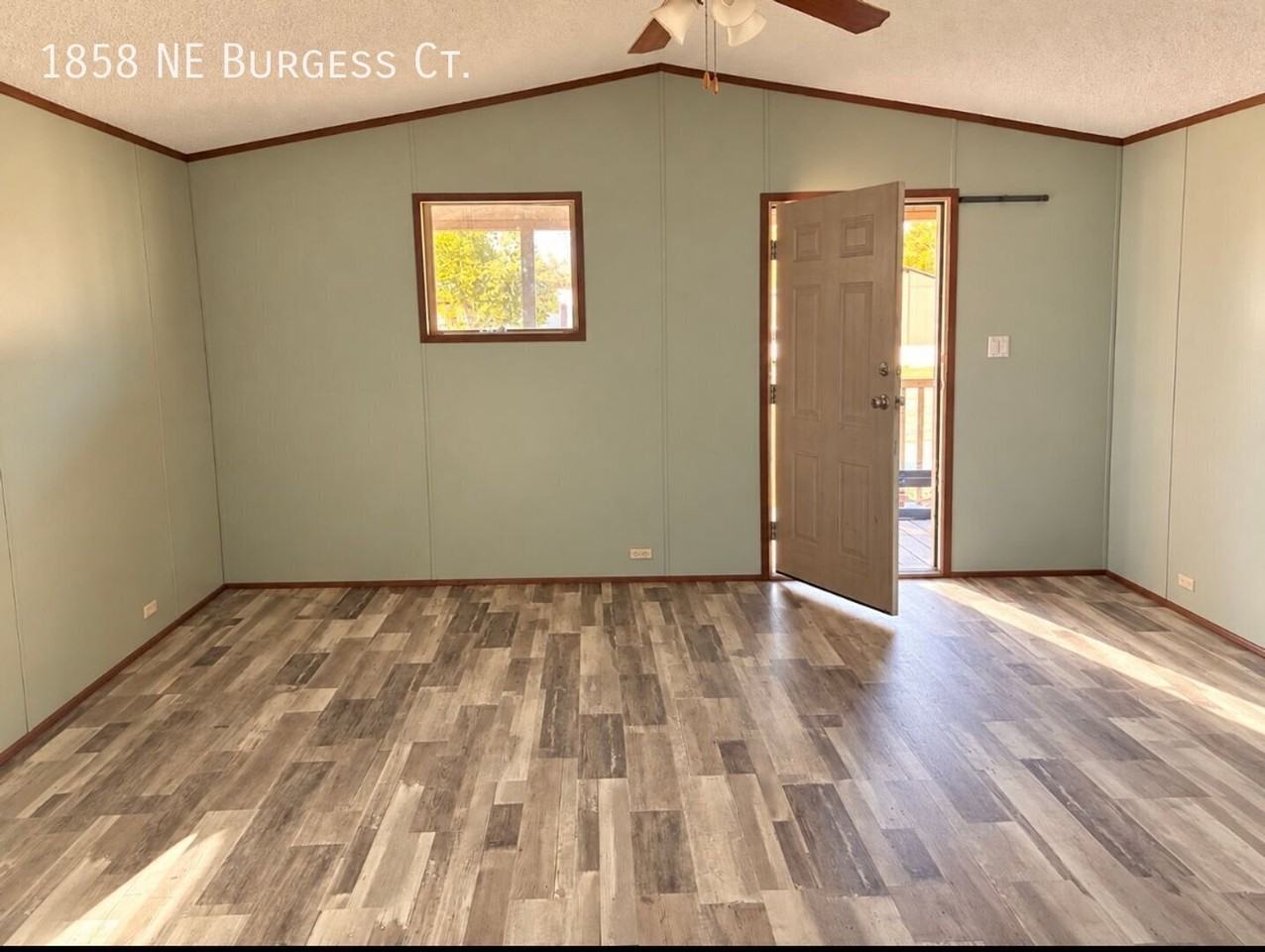 1858 Ne Burgess Ct - Photo 2 of 13