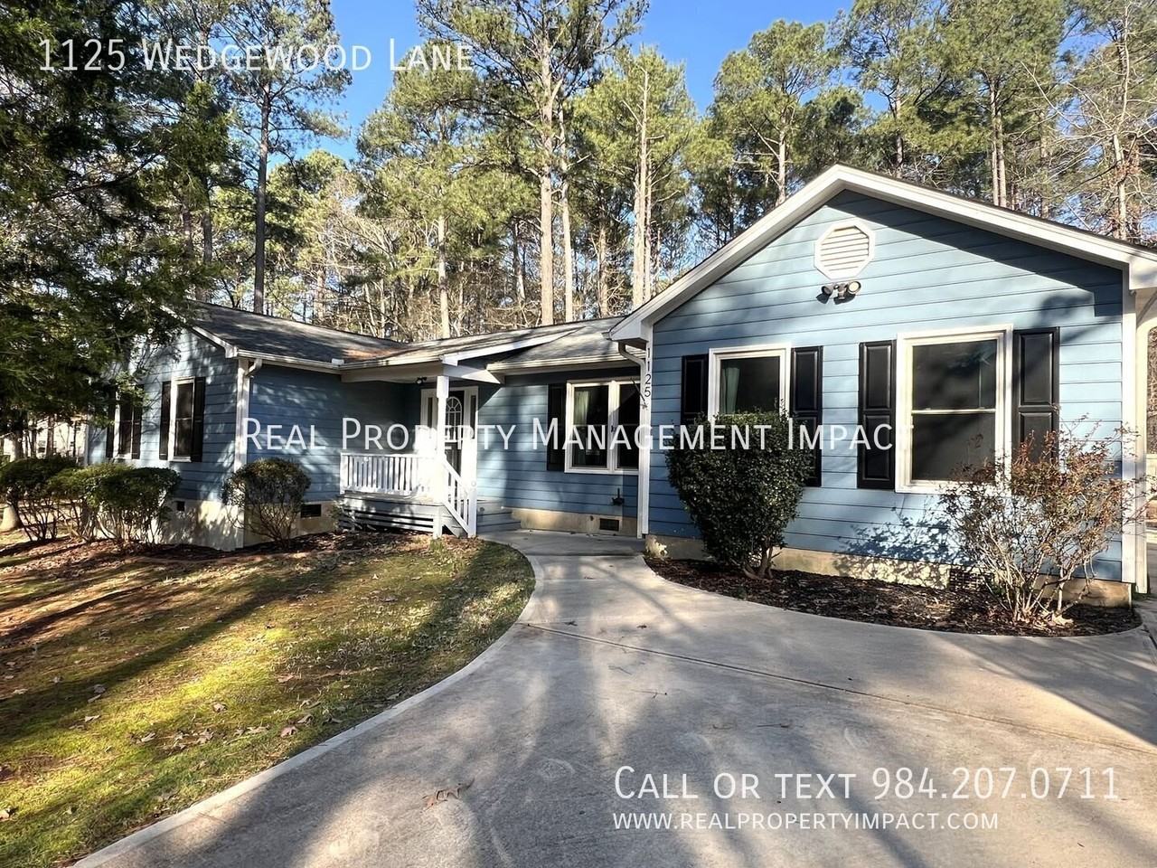 1125 Wedgewood Ln