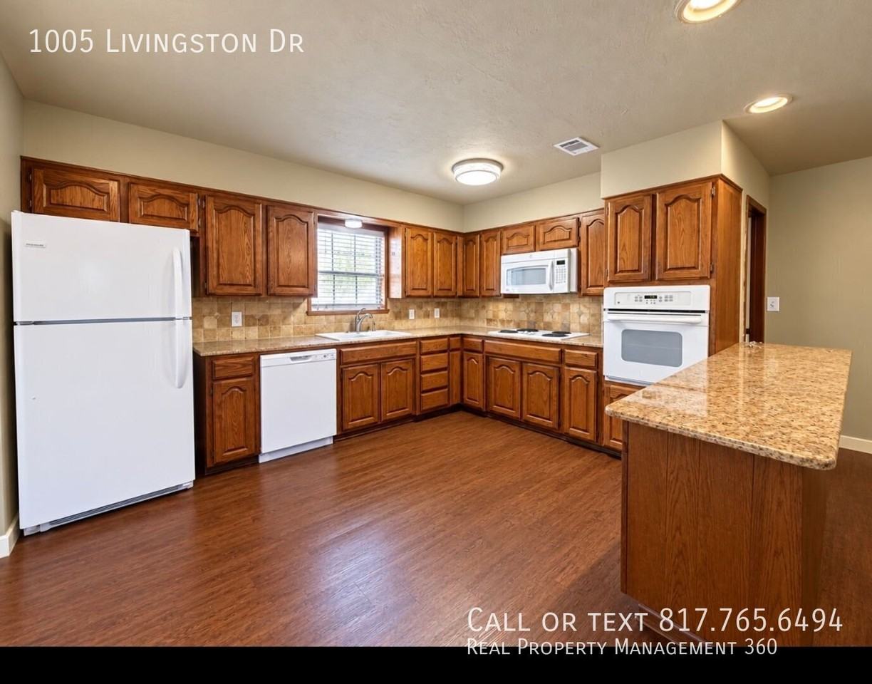 1005 Livingston Dr - Photo 5 of 14