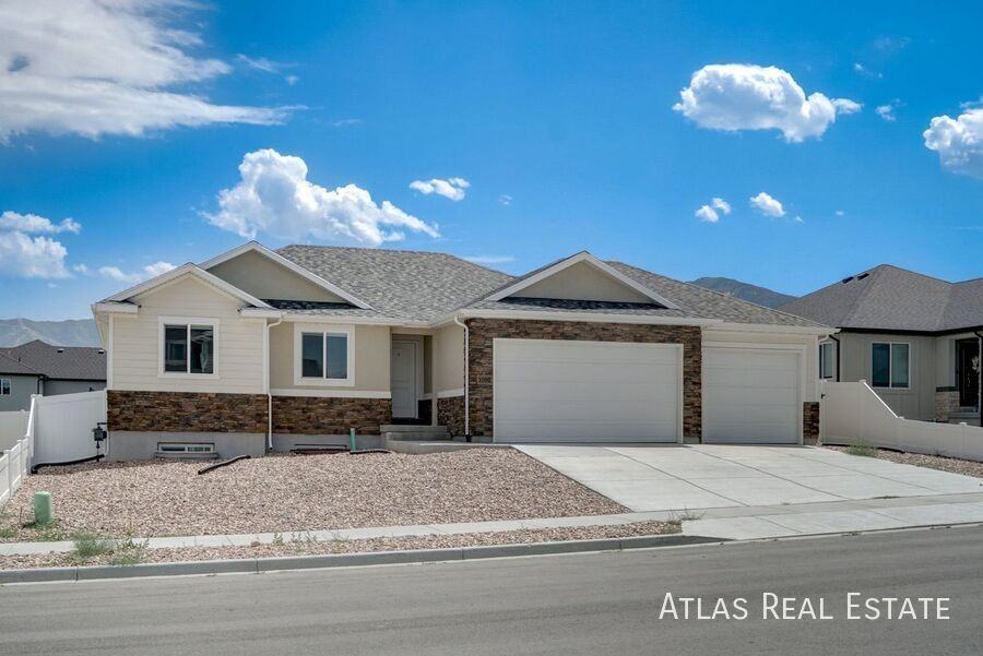 1092 N Providence Way - Photo 2 of 31