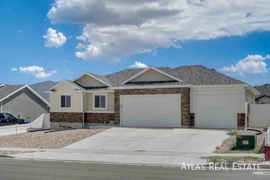 1092 N Providence Way - Photo 4 of 31