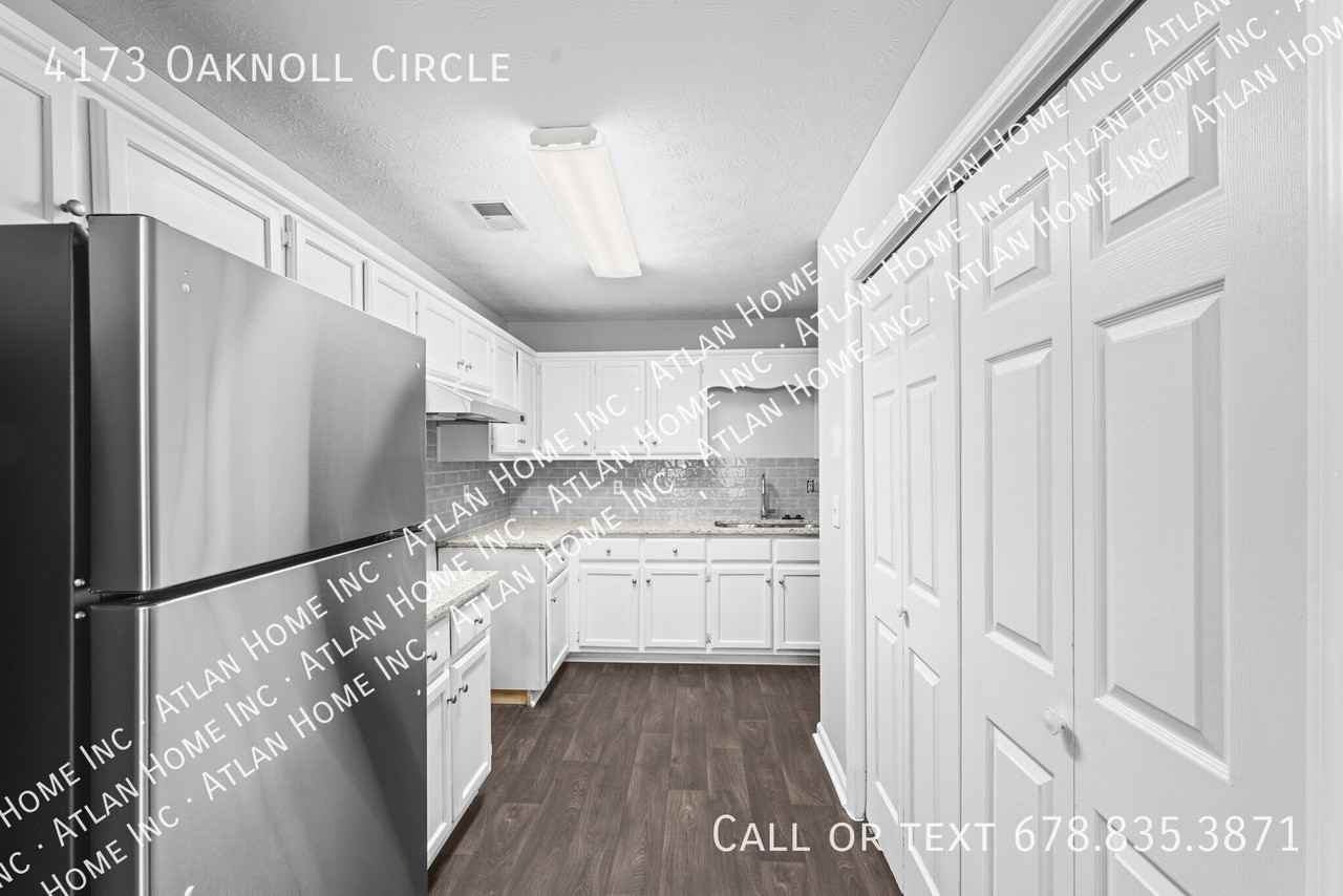 4173 Oaknoll Cir - Photo 4 of 37