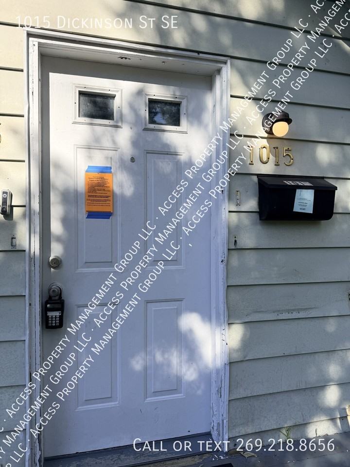 1015 Dickinson St Se - Photo 2 of 23