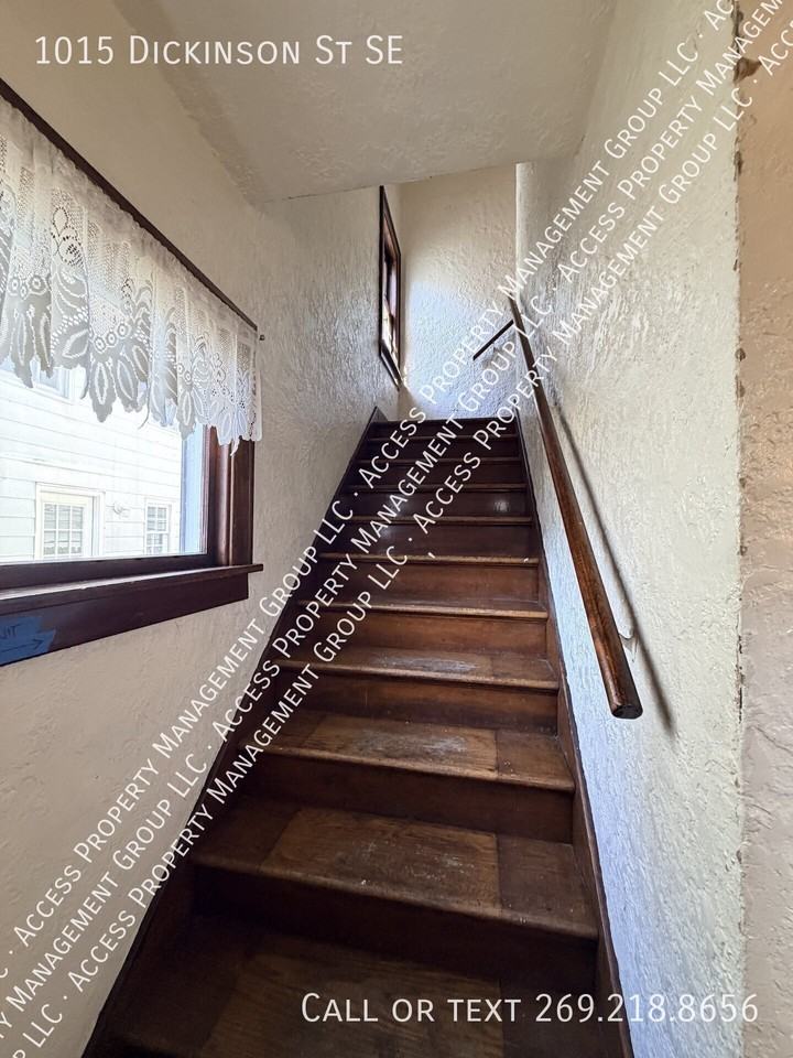 1015 Dickinson St Se - Photo 3 of 23