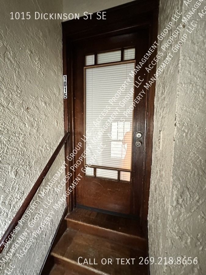 1015 Dickinson St Se - Photo 4 of 23