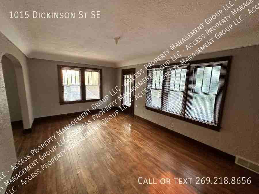 1015 Dickinson St Se - Photo 5 of 23