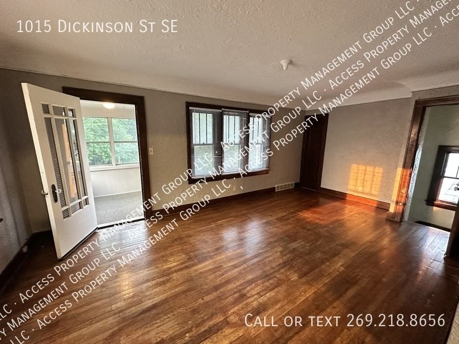 1015 Dickinson St Se - Photo 7 of 23
