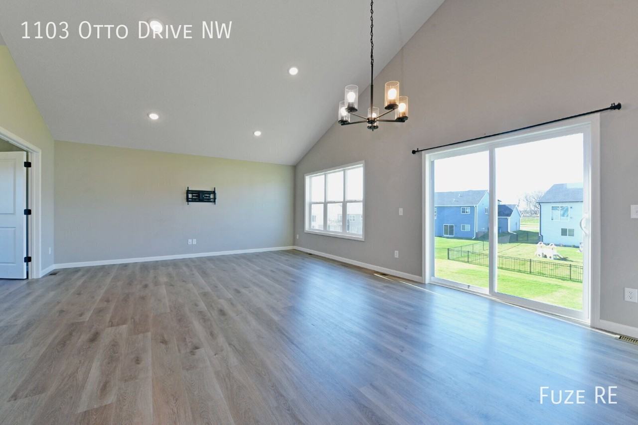 1103 Otto Dr Nw - Photo 2 of 33