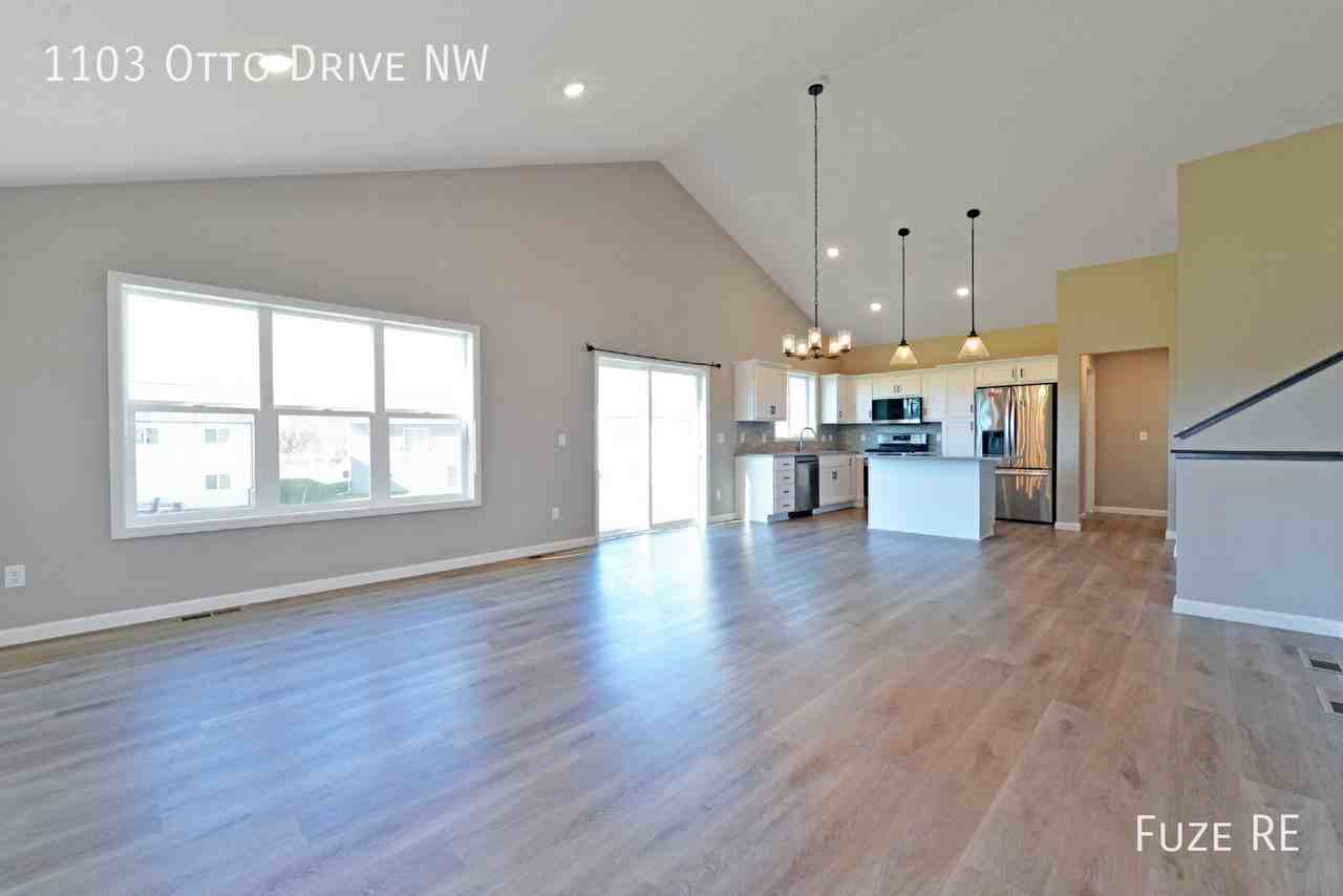 1103 Otto Dr Nw - Photo 3 of 33