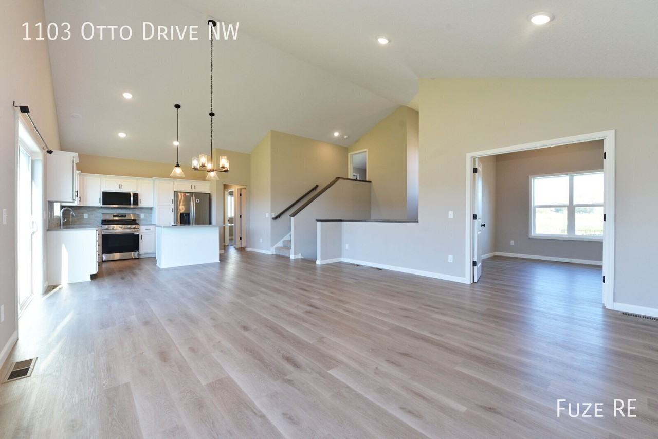 1103 Otto Dr Nw - Photo 4 of 33