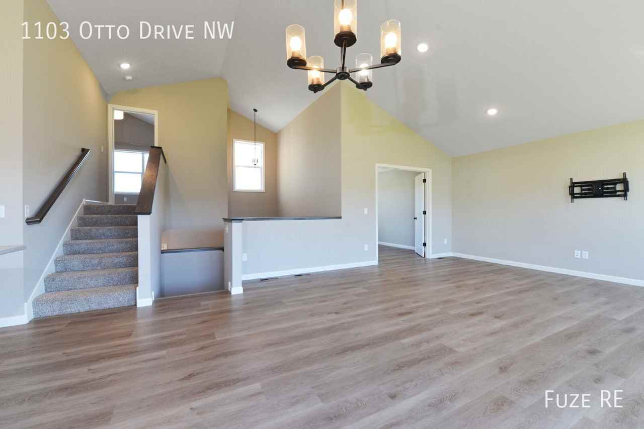 1103 Otto Dr Nw - Photo 5 of 33