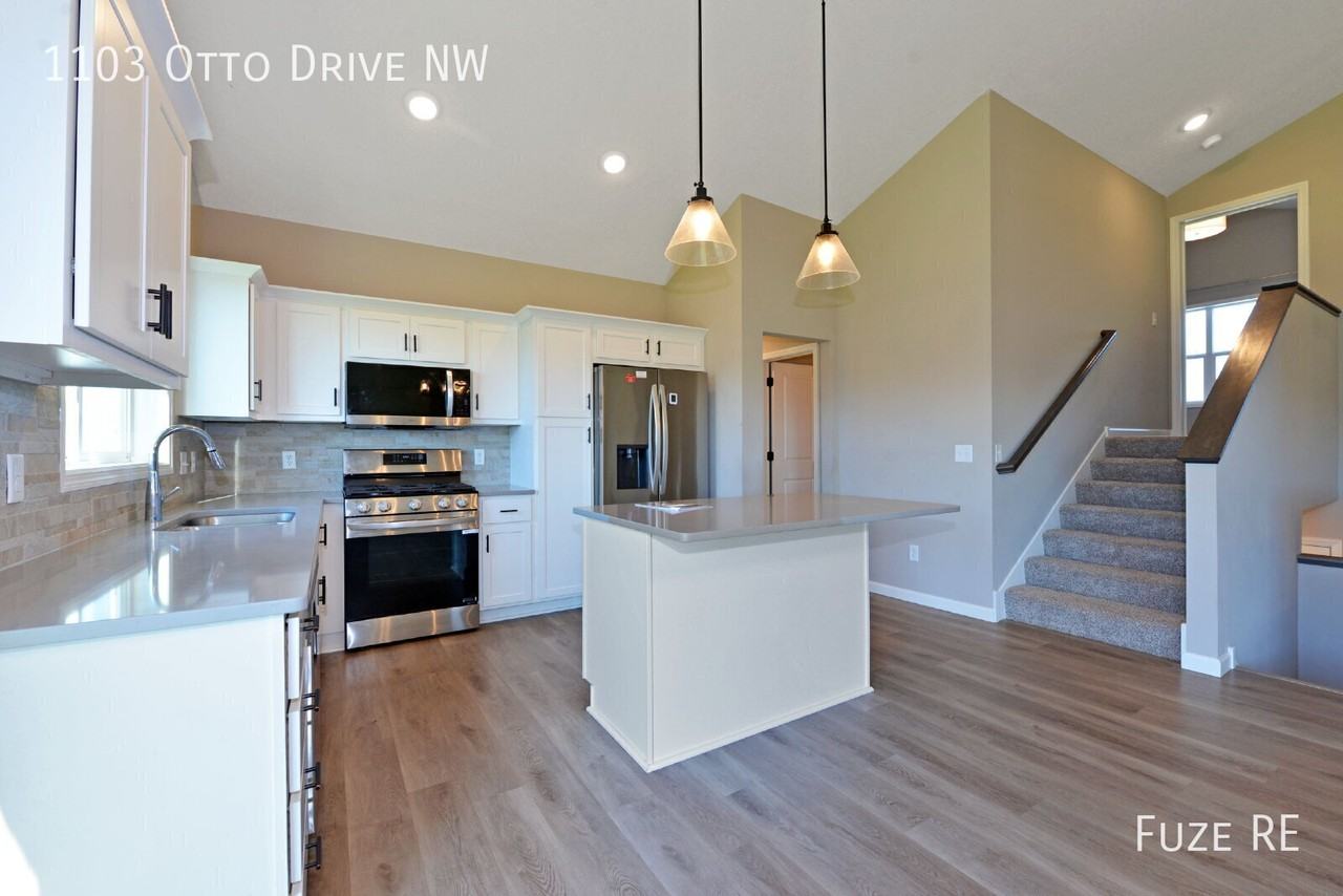 1103 Otto Dr Nw - Photo 6 of 33