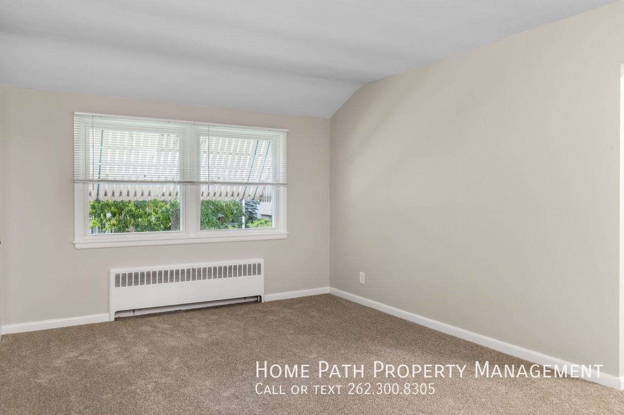 3140 S 48th St #8 - Photo 3 of 9