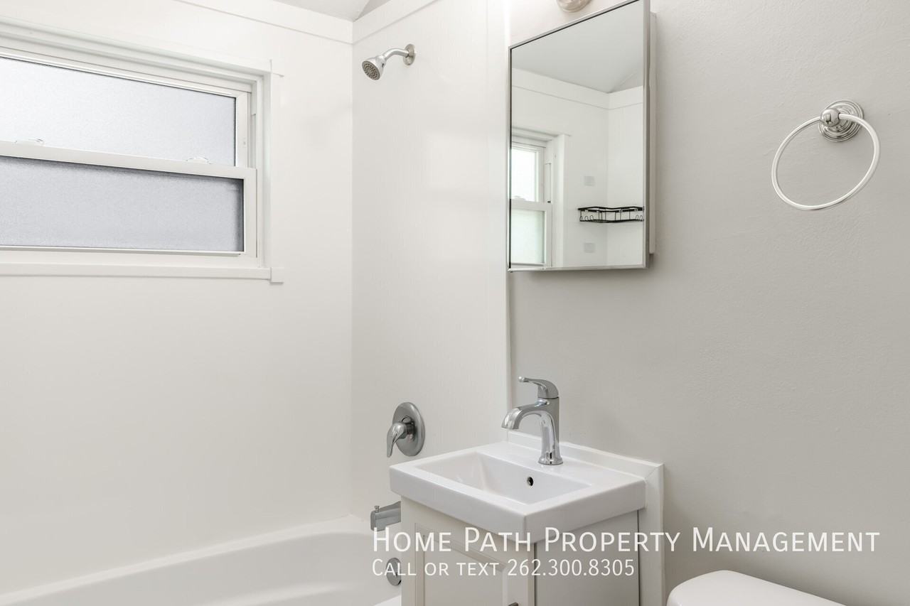 3140 S 48th St #8 - Photo 6 of 9