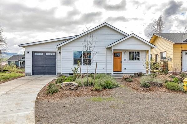 303 Gangnes Dr - Photo 2 of 27