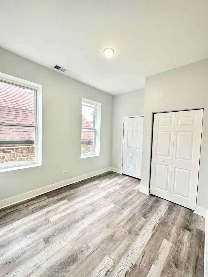 2224 S Sacramento Ave #1 - Photo 4 of 9