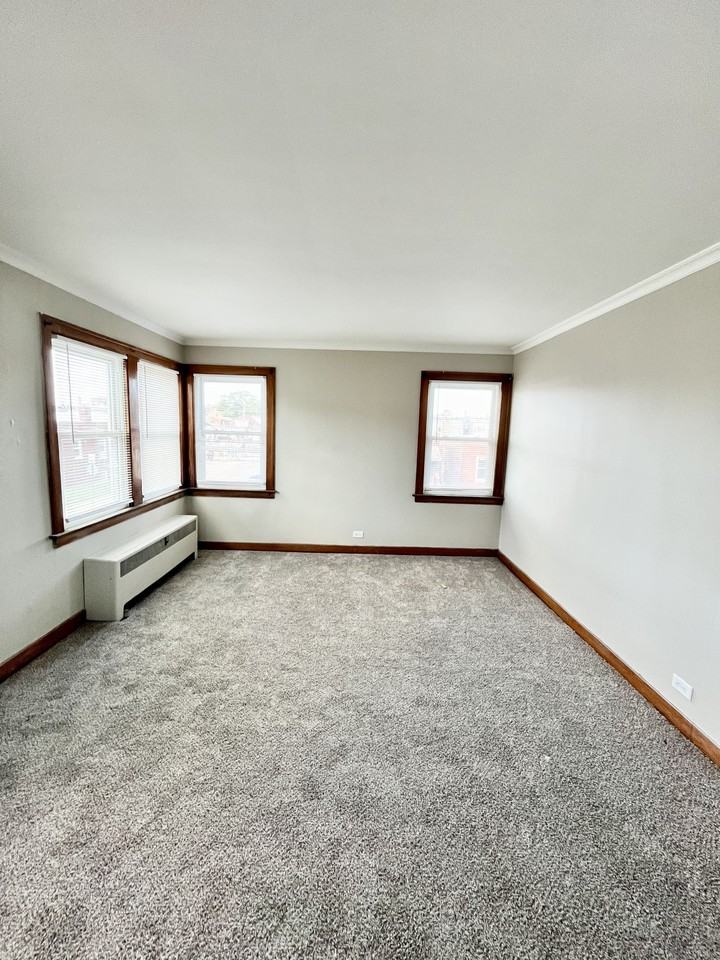 4259 W 21st St #2 - Photo 3 of 18